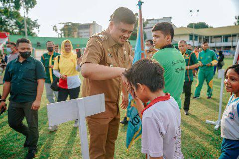 Wali Kota Medan saat membuka Pekan Olahraga Pelajar Kota (Popkot) Medan Tahun 2022 di Stadion Kebun Bunga