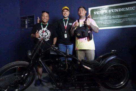 Siar Victory, yang berhasil menerima tantangan dari panitia VWD 2022 untuk membuat motor custom dengan menggunakan mesin vespa. Motor ini pun dipajang di Museum Vespa di AB&bull;BC Building yang berada di kawasan Bali Collection kawasan pariwisata The Nus