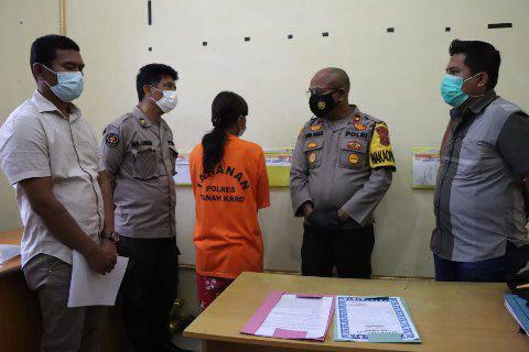 Salah satu tersangka saat dipaparkan Wakapolres 