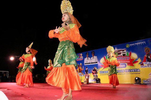 Tarian Zapin dan Multietnik yang dimainkan Sanggar NIE dan siswa SMP Al Ihsan Mulia cukup memukau.
