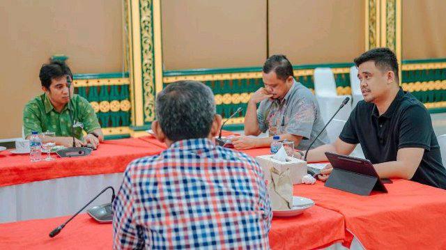 Bobby Nasution saat menerima kunjungan Kepala BWS Sumatera II Mohammad Firman beserta jajaran, Jum'at (24/6/2022) malam. 