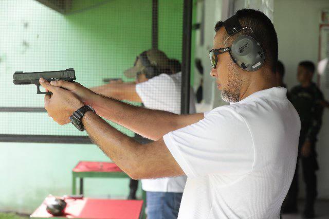 Musa Rajekshah mengikuti Lomba Tembak Pistol Eksekutif, dalam rangka menyambut Hari Ulang Tahun (HUT) ke-72 Kodam I/BB dan HUT ke-76 &nbsp;Bayangkara Tahun 2022, di Lapangan Tembak Perbakin, Sabtu (18/6).