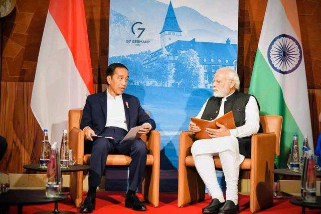 Presiden Joko Widodo  dan Perdana Menteri (PM) India Narendra Modi melakukan pertemuan bilateral di sela-sela KTT G7 di Elmau, Jerman, Senin, 27 Juni 2022