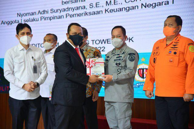 Penyerahan Laporan Hasil Pemeriksaan Laporan Keuangan di Auditorium BPK, Gedung BPK RI, Jakarta Pusat, Kamis (30/06/2022).