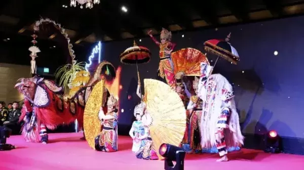 Penampilan tarian-tarian tradisional asal pulau Dewata.