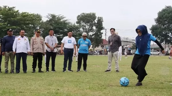 Wali Kota membuka pertandingan Persahabatan PS Pemko Siantar diikuti Klub dan Instansi