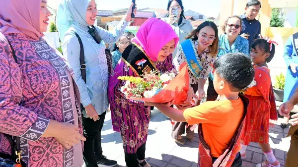 Nawal Lubis mengunjungi PAUD Pembina Negeri Dolok Sanggul, Kabupaten Humbang Hasundutan, Selasa (13/6/2023).