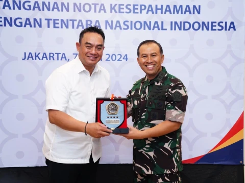 Penandatanganan nota kesepahaman atau Memorandum of Understanding (MoU) tentang Penyediaan dan Pemanfaatan Jasa Layanan Perbankan bagi Anggota TNI, dengan Plt. Direktur Utama Bank Jateng