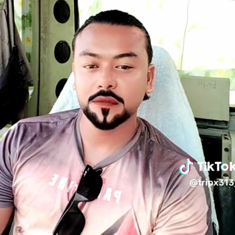 Tiktok akun @tripx313