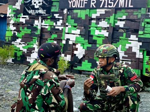 Satgas Yonif 715/Mtl maksimalkan layanan kesehatan kepada masyarakat Puncak Jaya