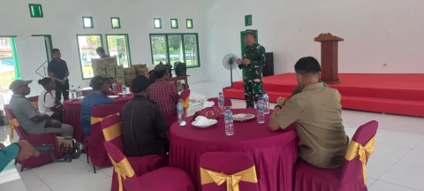 Brigadir Jenderal TNI Tagor Rio Pasaribu,S.E. menyalurkan bantuan sembako kepada 11 Kepala Suku di Kabupaten Yahukimo