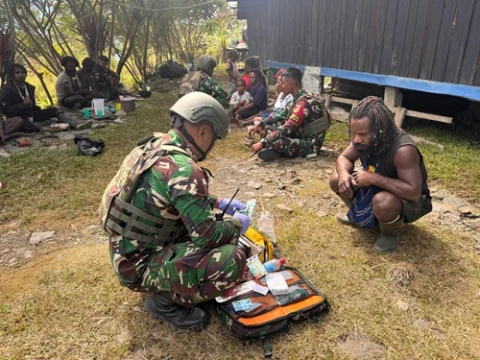 Satgas Yonif 715/Mtl Terus Menebar Cinta Kepada Masyarakat Puncak Jaya