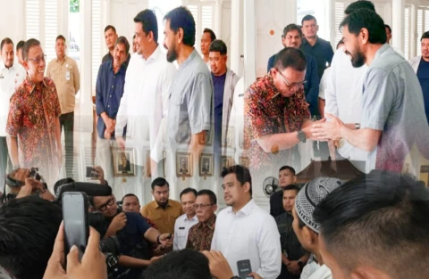Bupati Tapteng dan Gubsu Jalin Silaturahmi dengan Gubernur Mualem Bahas 4 Pulau di Aceh Singkil