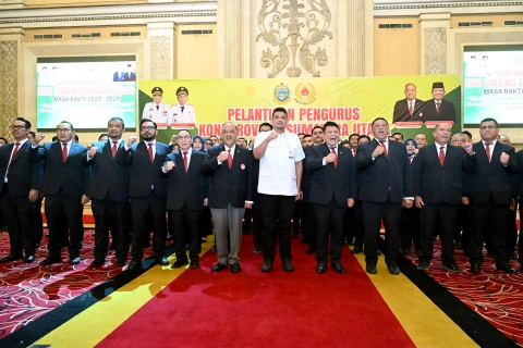 Gubernur Sumut, Bobby Nasution menghadiri Pelantikan Pengurus Komite Olahraga Nasional Indonesia (KONI) Wilayah Sumut Masa Bakti 2025-2029 yang dilantik secara langsung oleh Ketua Umum KONI Pusat Marciano Norman di Regale International Convention Centre, Jalan Adam Malik, Medan, Selasa (10/6/2025).