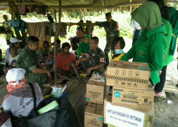 TNI Kirim Bantuan Logistik Untuk Suku Mausu Ane di Maluku Tengah