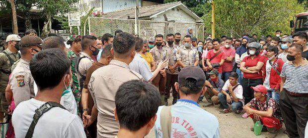 Upah Tak Dibayar, Karyawan PT Mujur Timber Demo