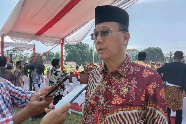 Hasyim saat diwawancarai setelah pelaksanaan upacara HUT Kota Medan ke 432 di Stadion Mini USU, Jumat (1/7)