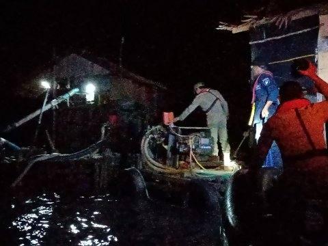 Dengan KN Damaru P.214 milik KPLP, Pj Gubernur Dr. Ir. Ridwan Djamaludin, M.Sc, memimpin langsung jalannya patroli penertiban penambang ilegal di Teluk Kelabat.