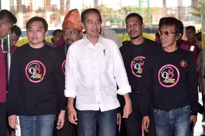Presiden Jokowi dan Adian Napitupulu saat menghadiri Rembuk Nasional di PRJ, 7 Juli 2018