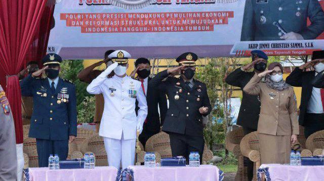 Polres Tapteng menggelar upacara dengan mengikuti secara virtual Upacara peringatan Hari Ulang Tahun (HUT) Bhayangkara Ke-76 tahun.