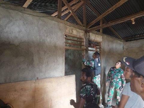 Perbaikan instalasi listrik di rumah Bapak Natalius (42)