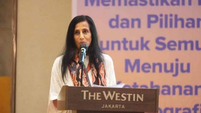 Kepala Perwakilan UNFPA Indonesia, Ms. Anjali Sen saat memberi kata sambutan pada Peringatan Hari Kependudukan Dunia 2022 di The Westin Hotel - Jakarta. 