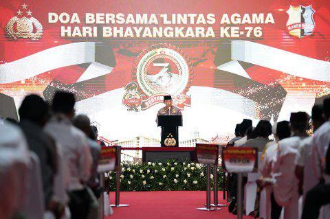 Doa bersama lintas agama di tengah momentum peringatan Hari Ulang Tahun (HUT) Bhayangkara ke-76.