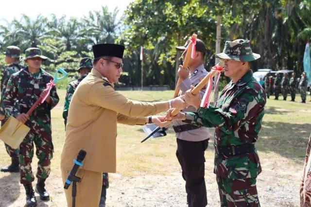 Wakil Bupati Labuhanbatu Selatan saat membuka TMMD 114 Kodim Labuhanbatu 