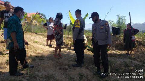 Bhabinkamtibmas mediasi masyarakat yang berselisih 