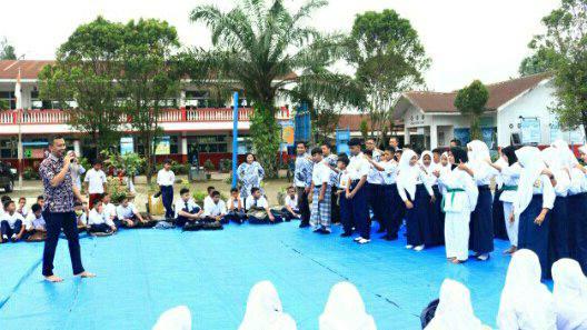 Kadis Kominfo Binjai mengisi menghadiri Masa Pengenalan Lingkungan Sekolah (MPLS) di Lingkungan SMPN 14 Kota Binjai