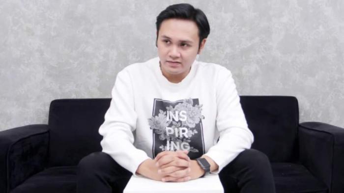 Adryan Nathanael, Penyanyi lagu Hilang. 