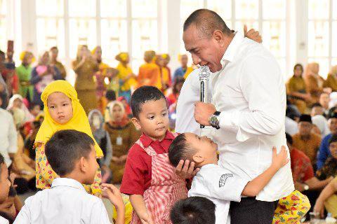 Edy Rahmayadi menghadiri Peringatan Hari Anak Nasional Provinsi Sumut di Pendopo Rumah Dinas Gubernur Jalan Sudirman Nomor 41 Medan, baru-baru ini. 