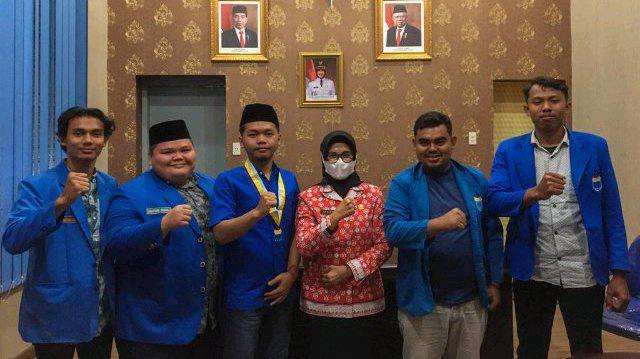dr Susanti Dewayani SpA menyambut kehadiran Pengurus PKC PMII Sumut dan PC PMII Siantar-Simalungun