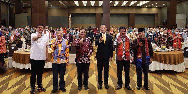 Webinar Penguatan Kelembagaan dan koordinasi Antar Organisasi Perangkat Daerah se Sumatera Terkait Percepatan Penurunan Stunting, Rabu (06/07/2022).