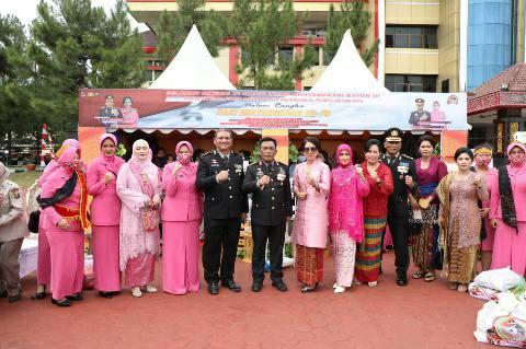 Stand Bazaar UMKM Bhayangkari Polda Sumut, Selasa (5/7).