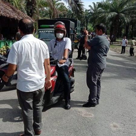 Tim Gabungan saat melaksanakan razia kasih sayang, Rabu (27/7)