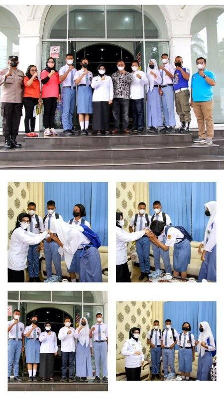 dr. Susanti Dewayani, Sp.A saat menerima sekaligus memberangkatkan 4 Orang Siswa dan Siswi Calon Pasukan Pengibar Bendera Pusaka (Capaskibraka) Tingkat Provinsi Sumatera Utara