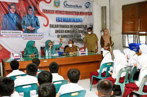 Gerakan Memasyarakatkan Makan Ikan (GEMARIKAN) yang diselenggarakan di Aula Balai Benih Ikan Kota Binjai, Jalan Labu, Kebun Lada, Kecamatan Binjai Utara, Senin (11/7/2022). 