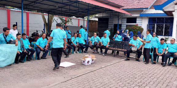 Aksi mogok kerja karyawan PDAM Tirta Bulian Tebing Tinggi, Senin (18/7)