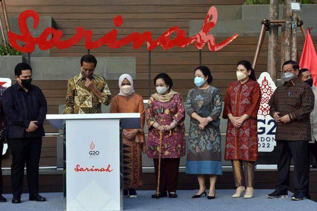 Presiden Jokowi dan Megawati Soekarnoputri saat meresmikan Sarinah, Kamis (14/7)