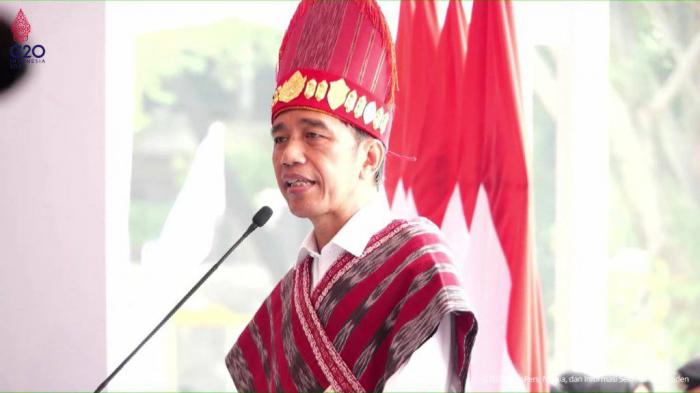 Jokowi saat memberikan sambutan pada Puncak Peringatan Hari Keluarga Nasional Ke-29 Tahun 2022 di Medan, Kamis (7/7)