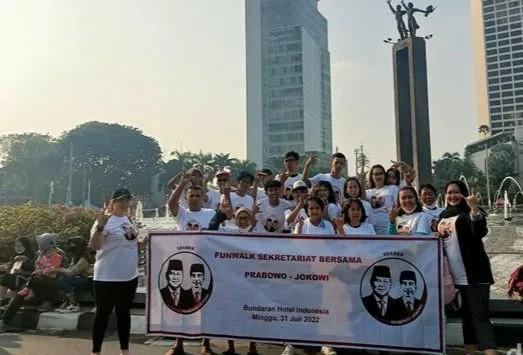 Sekretariat Bersama (Sekber) Prabowo &ndash; Jokowi menggelar jalan santai (funwalk) untuk mendeklarasikan capres dan cawapres diusungnya di Pemilu 2024 