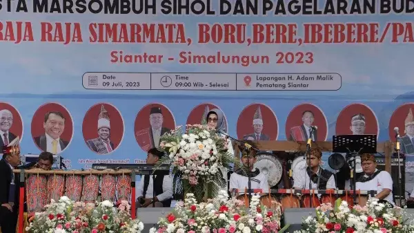 dr Susanti Dewayani menyampaikan sambutan di Marsombuh Sihol Punguan Ompu Simataraja Raja Simarmata