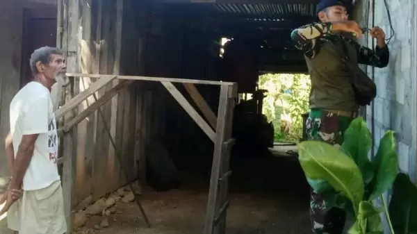 Pos Senggi yang membantu mengatasi masalah listrik di kediaman Bapak Pendeta Monz