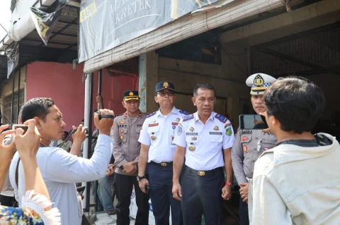 Peninjauan pelaksanaan penertiban lalulintas dan angkutan jalan di ruas Jalan Jamin Ginting - Simpang pos, Medan, pada Sabtu (27/6).