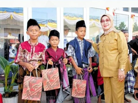 Hj. Ellya Rosa Siregar, S.Pd., MM. menghadiri kegiatan Sunat Massal