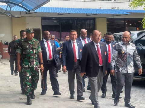 Letjen TNI (Purn) Marciano Norman (Ketua KONI Pusat) di Mimika