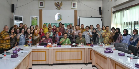 Togap Simangunsong melakukan kunjungan dan silaturahmi dengan Pejabat dan Jajaran Staf ASN ke Kantor Dinas Kesehatan Provinsi Sumut di Jalan Prof  HM Yamin Medan, Kamis(31/7/2025).