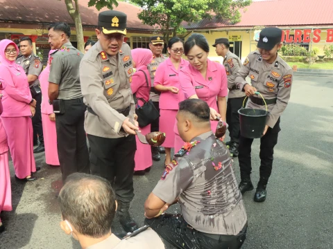 Upacara kenaikan pangkat di Polres Binjai 