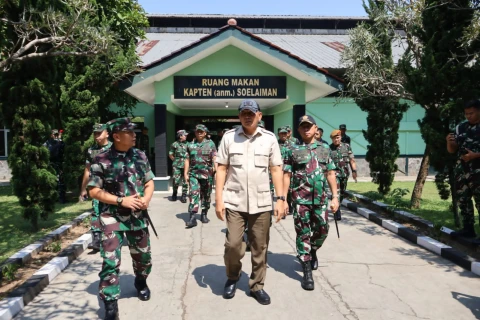 Panglima TNI dan Menhan Tinjau Pusdik Armed dan Bekang